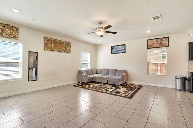 5952 E Truman Avenue, Fresno, CA 93727