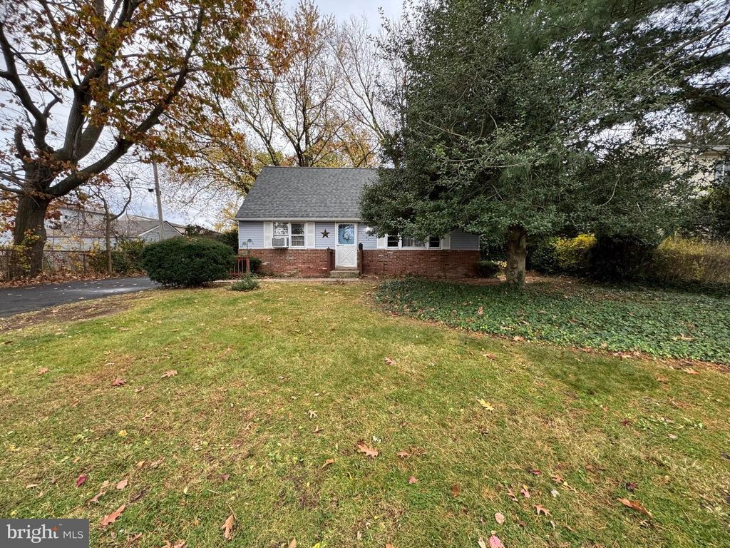 3208 DIXON AVE, Bristol, PA 19007