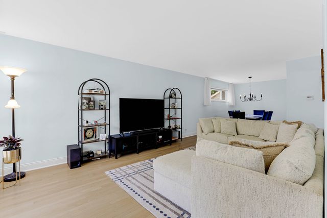 6310 W ESTES Avenue, Chicago, IL 60646