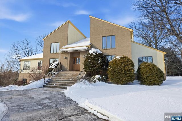 32 Sylvan Drive, Montville Township, NJ 07058