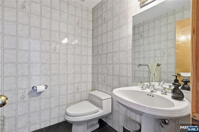 32 Sylvan Drive, Montville Township, NJ 07058