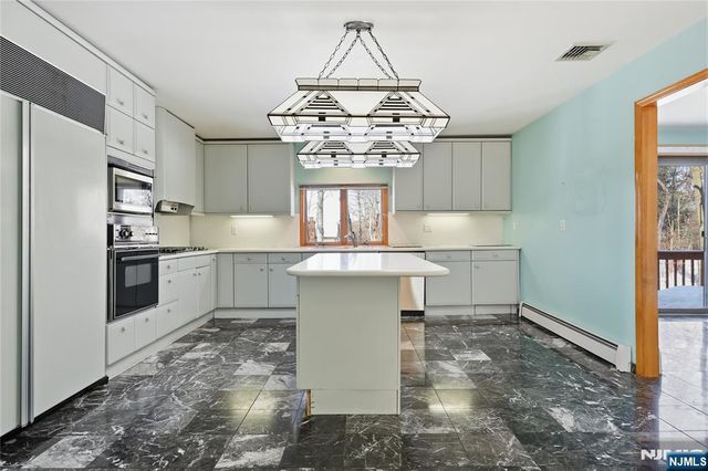 32 Sylvan Drive, Montville Township, NJ 07058