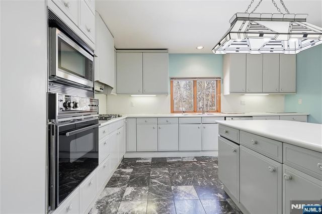 32 Sylvan Drive, Montville Township, NJ 07058