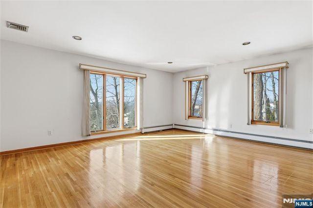 32 Sylvan Drive, Montville Township, NJ 07058