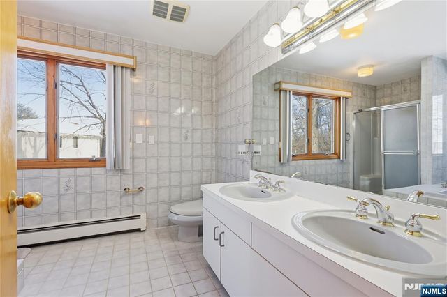 32 Sylvan Drive, Montville Township, NJ 07058