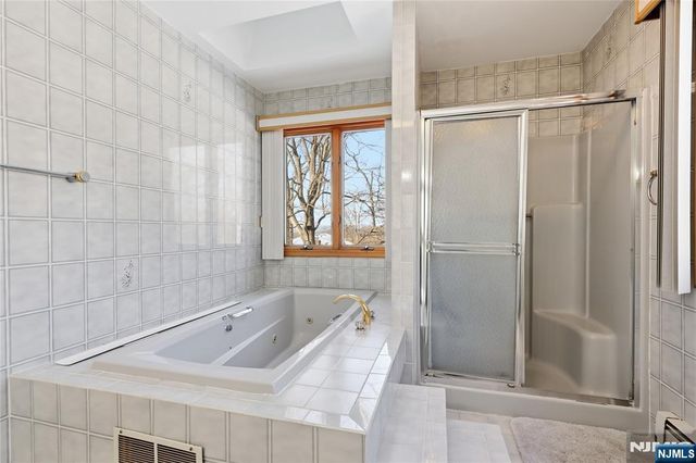 32 Sylvan Drive, Montville Township, NJ 07058