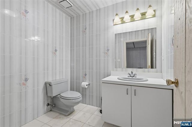 32 Sylvan Drive, Montville Township, NJ 07058