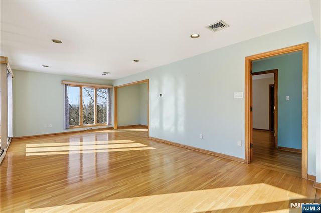 32 Sylvan Drive, Montville Township, NJ 07058