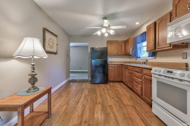 4524 Meadowridge Road, Evansville, IN 47710
