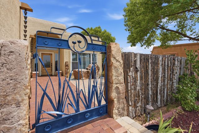 2701 La Silla Dorada, Santa Fe, NM 87505