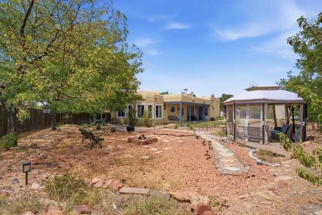 2701 La Silla Dorada, Santa Fe, NM 87505