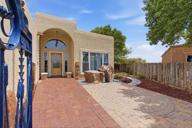 2701 La Silla Dorada, Santa Fe, NM 87505