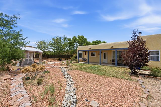 2701 La Silla Dorada, Santa Fe, NM 87505