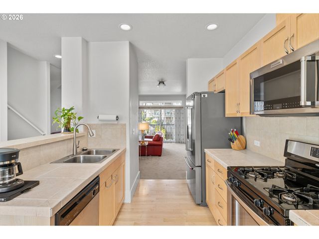 818 Nw 118TH Ave 105, Portland, OR 97229