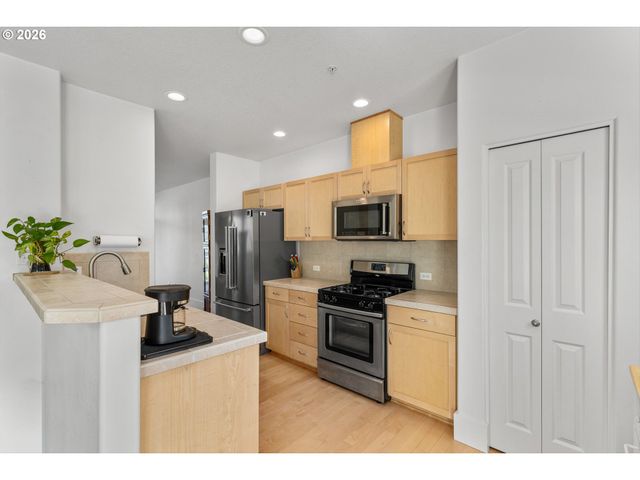 818 Nw 118TH Ave 105, Portland, OR 97229