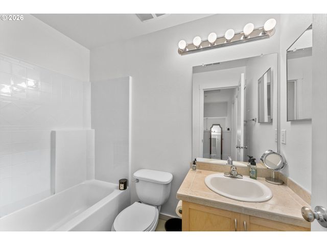 818 Nw 118TH Ave 105, Portland, OR 97229
