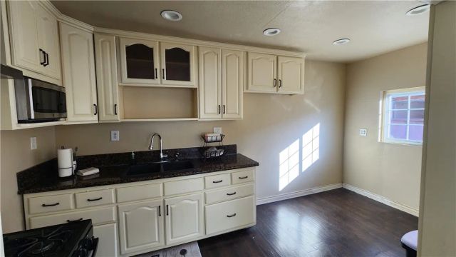 654 Oakford, Los Angeles, CA 90022