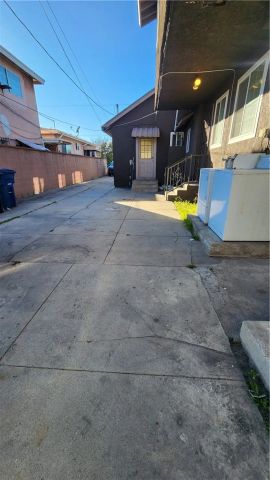 654 Oakford, Los Angeles, CA 90022