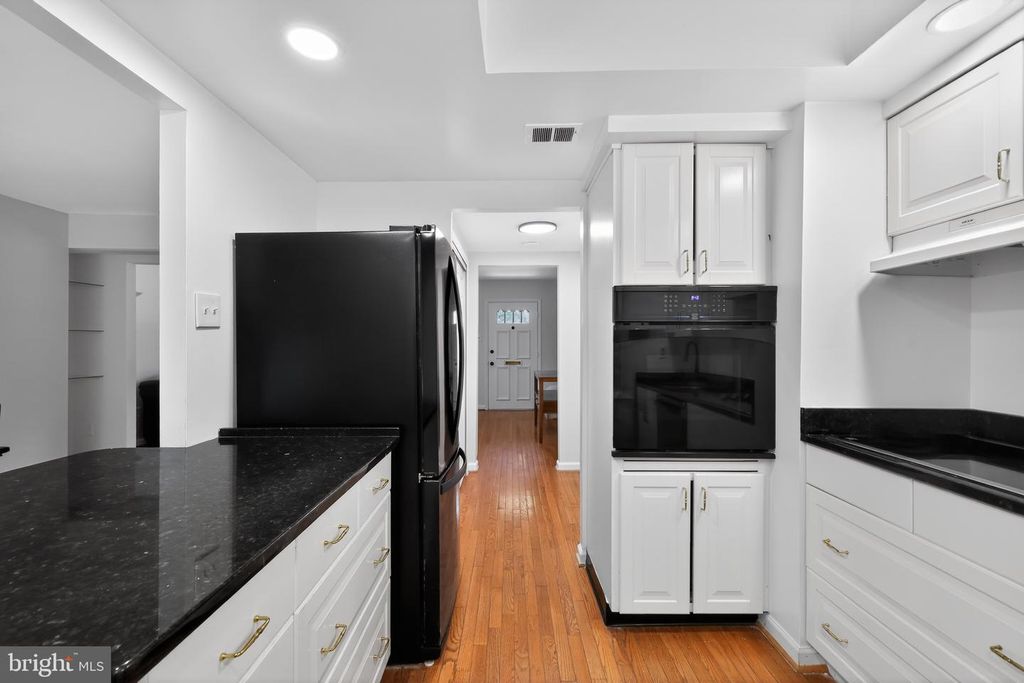 Image 11 of property listing at 1691 FREEMONT CT, Crofton, MD 21114