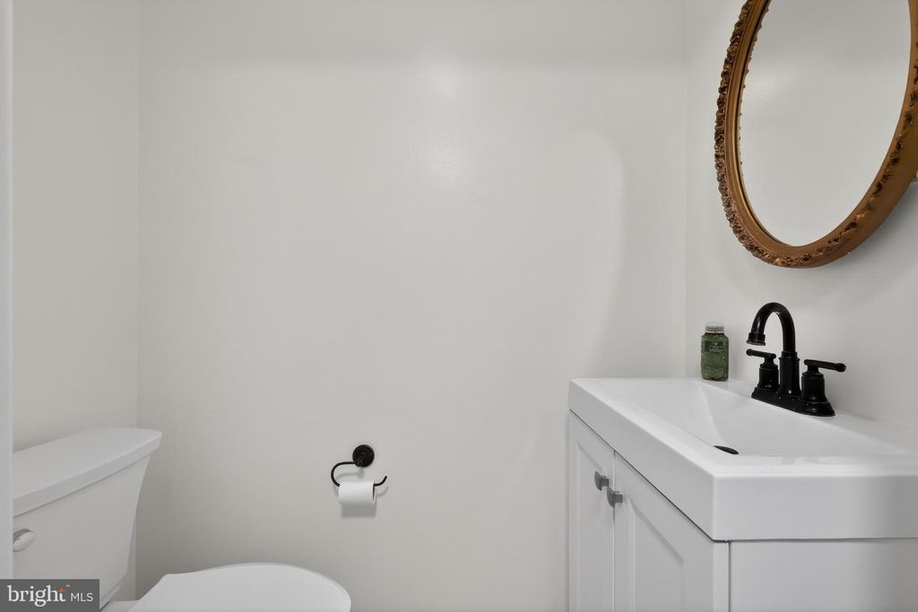 Image 13 of property listing at 1691 FREEMONT CT, Crofton, MD 21114