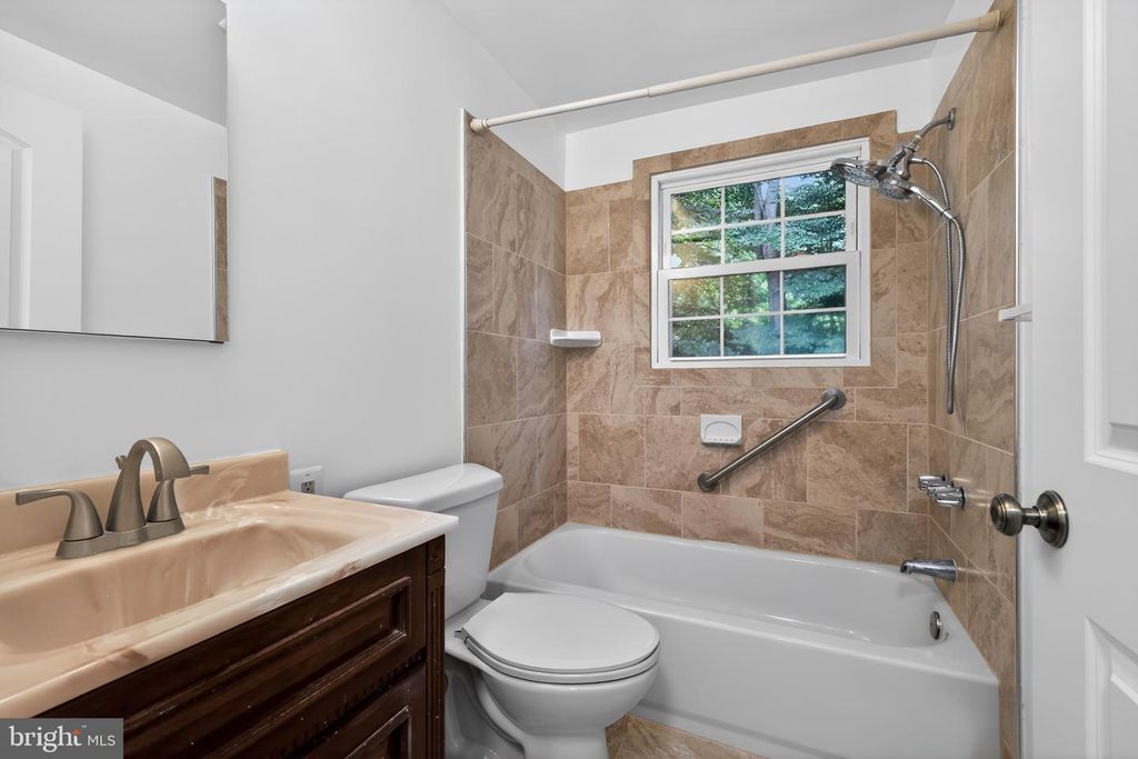 Image 20 of property listing at 1691 FREEMONT CT, Crofton, MD 21114