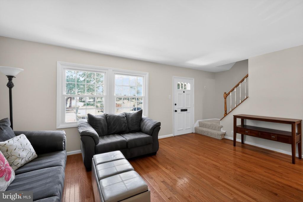 Image 3 of property listing at 1691 FREEMONT CT, Crofton, MD 21114