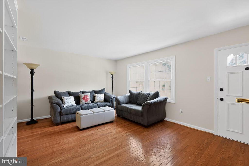 Image 4 of property listing at 1691 FREEMONT CT, Crofton, MD 21114