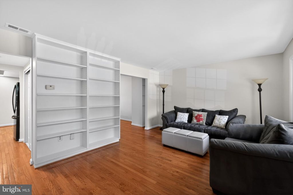 Image 5 of property listing at 1691 FREEMONT CT, Crofton, MD 21114