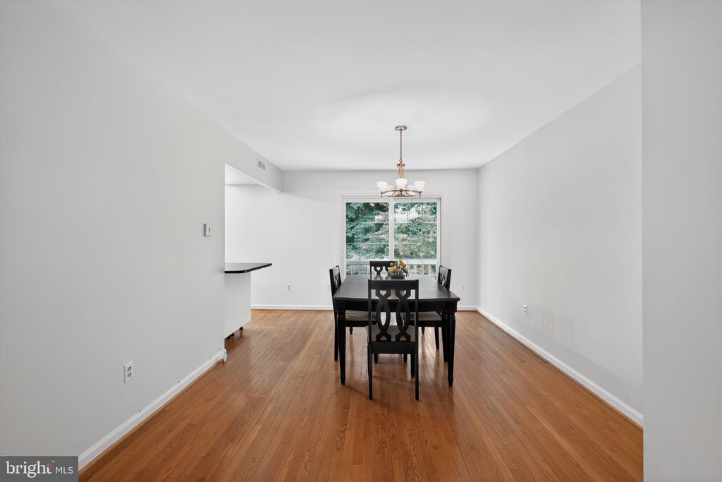 Image 8 of property listing at 1691 FREEMONT CT, Crofton, MD 21114