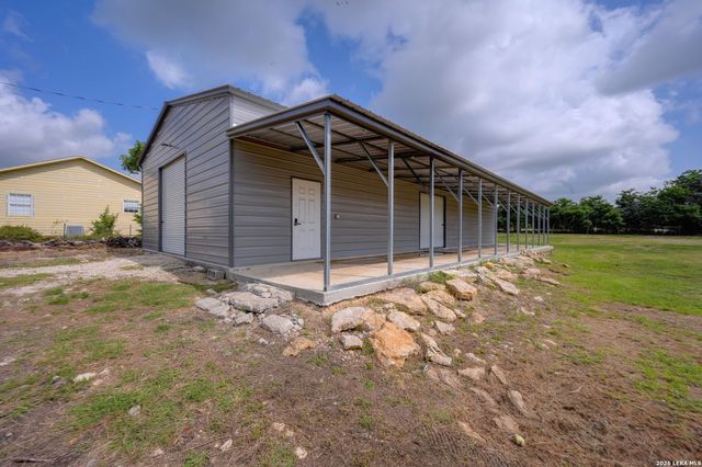 889 RUST RANCH RD, Blanco, TX 78606