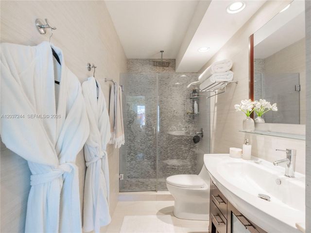5401 Collins Ave 1013, Miami Beach, FL 33140