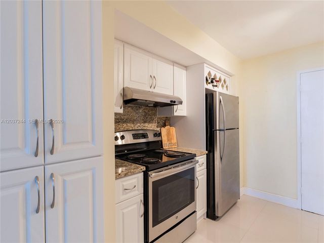5401 Collins Ave 1013, Miami Beach, FL 33140