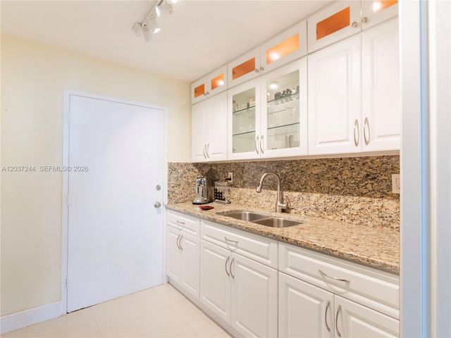 5401 Collins Ave 1013, Miami Beach, FL 33140