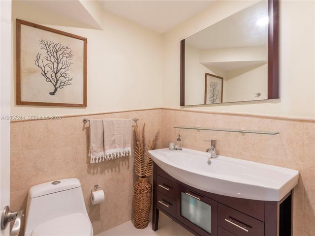 5401 Collins Ave 1013, Miami Beach, FL 33140