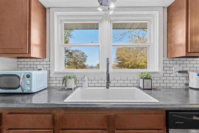 11001 S County Road 300 W, Muncie, IN 47302