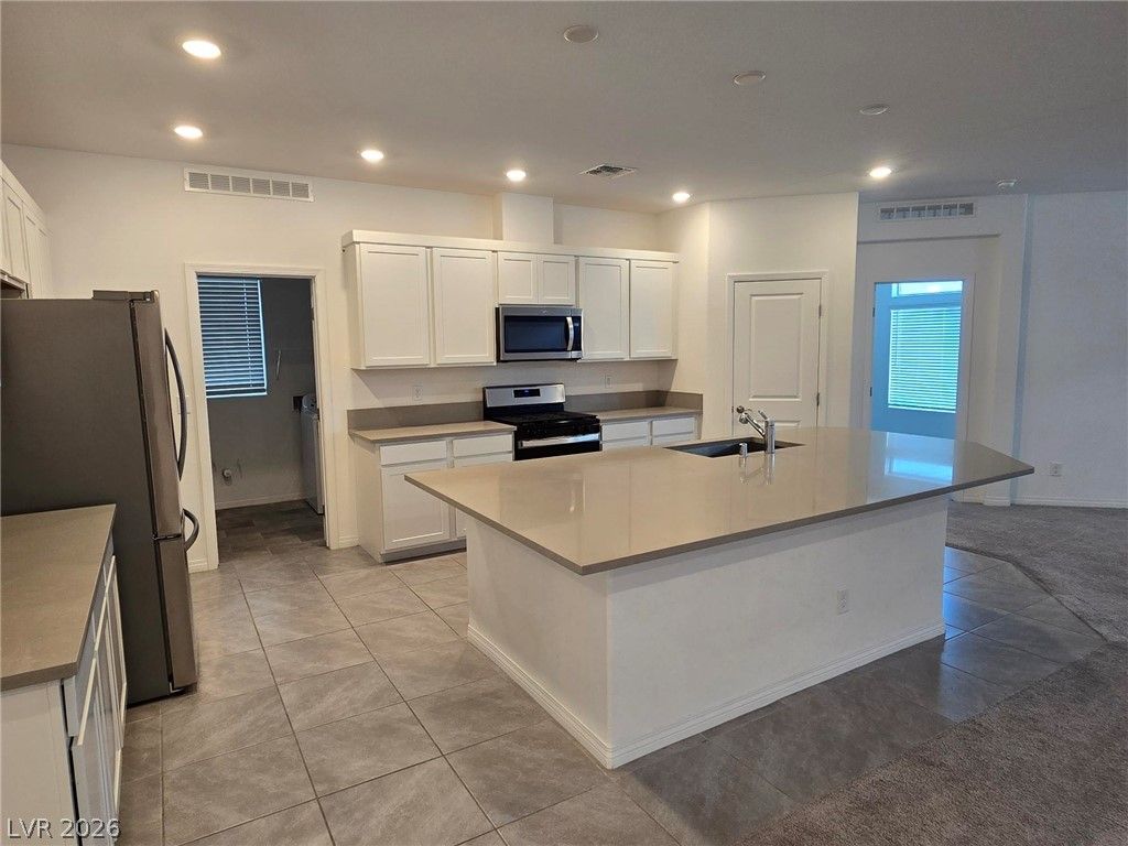 7047 Grace Estate Avenue, Las Vegas, NV 89113 — photo 2
