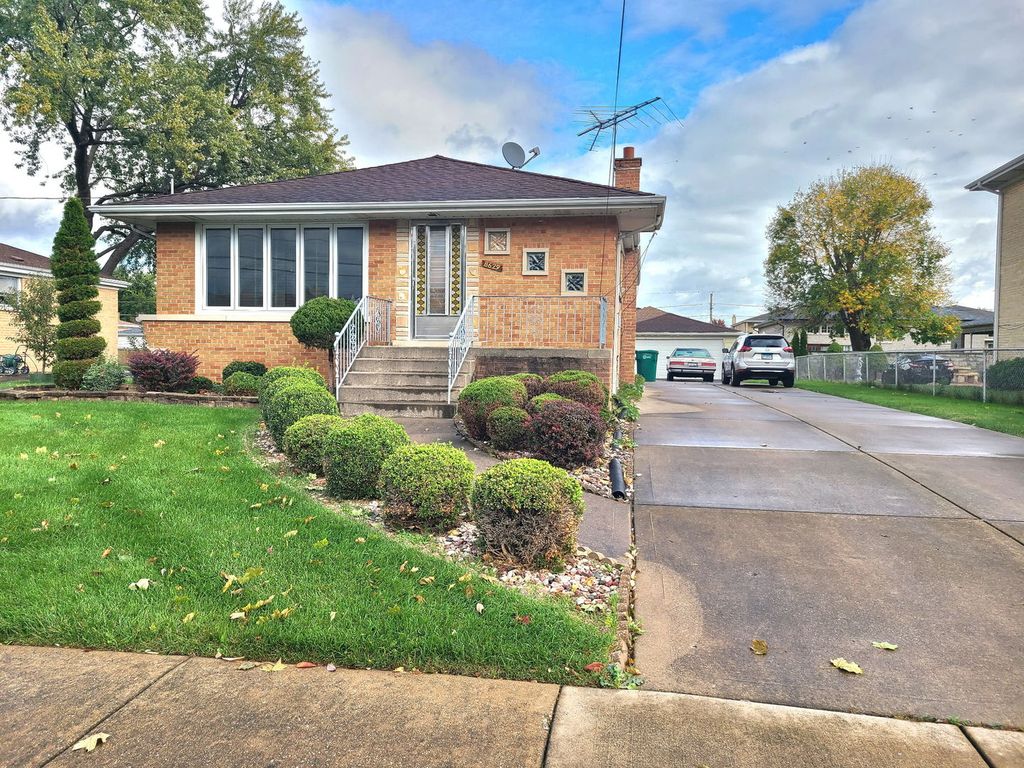 8629 Laramie Avenue, Burbank, IL 60459 — exterior