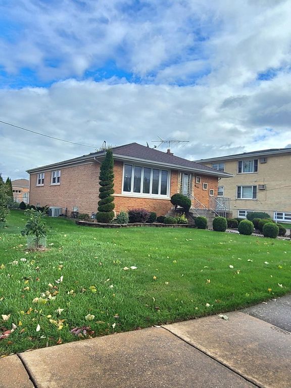 8629 Laramie Avenue, Burbank, IL 60459 — photo 2