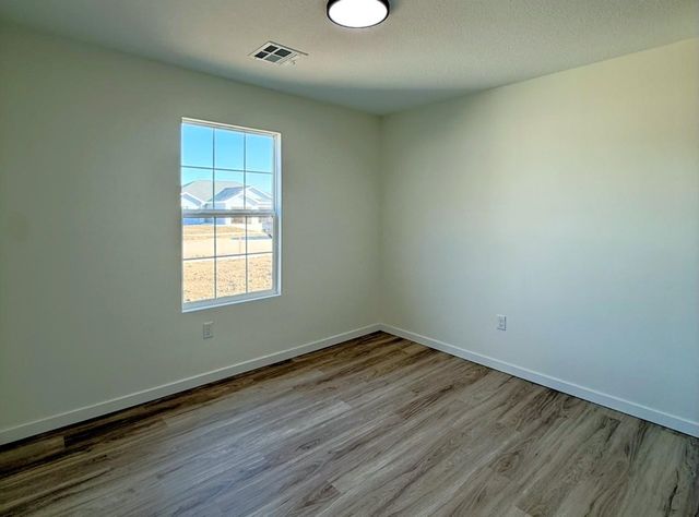 1222 Fountain Dr, Salina, KS 67401