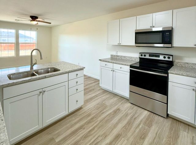 1222 Fountain Dr, Salina, KS 67401