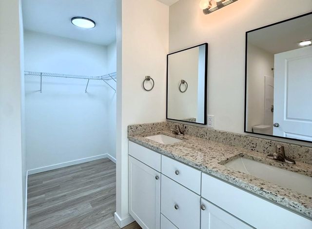 1222 Fountain Dr, Salina, KS 67401