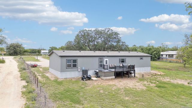 1169 Old Adams Ln, Pleasanton, TX 78064