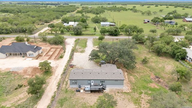 1169 Old Adams Ln, Pleasanton, TX 78064