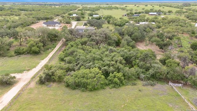 1169 Old Adams Ln, Pleasanton, TX 78064