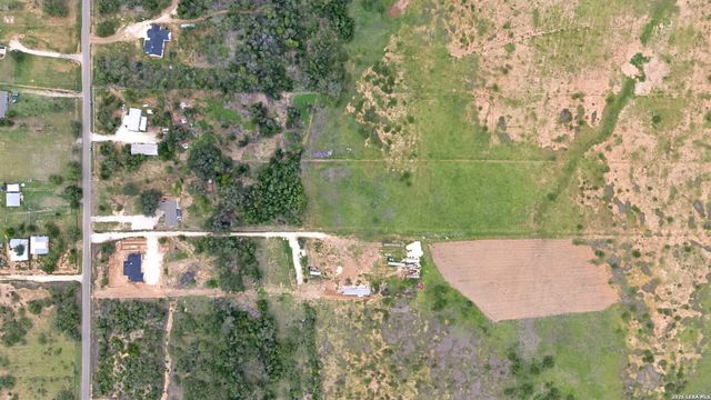 1169 Old Adams Ln, Pleasanton, TX 78064