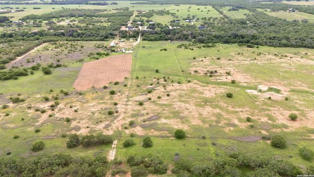 1169 Old Adams Ln, Pleasanton, TX 78064