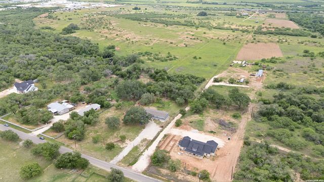 1169 Old Adams Ln, Pleasanton, TX 78064