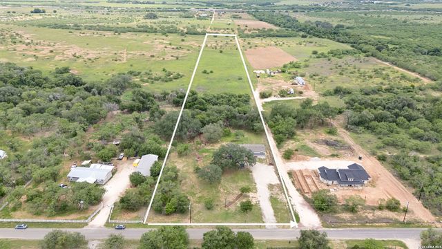 1169 Old Adams Ln, Pleasanton, TX 78064