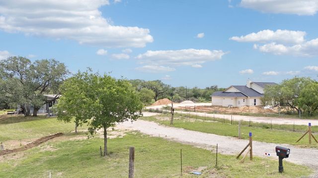 1169 Old Adams Ln, Pleasanton, TX 78064