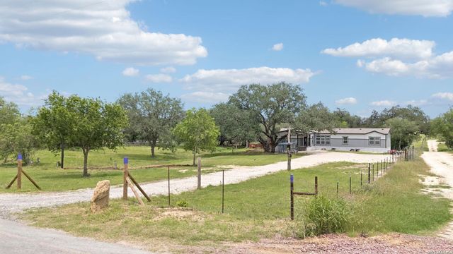 1169 Old Adams Ln, Pleasanton, TX 78064